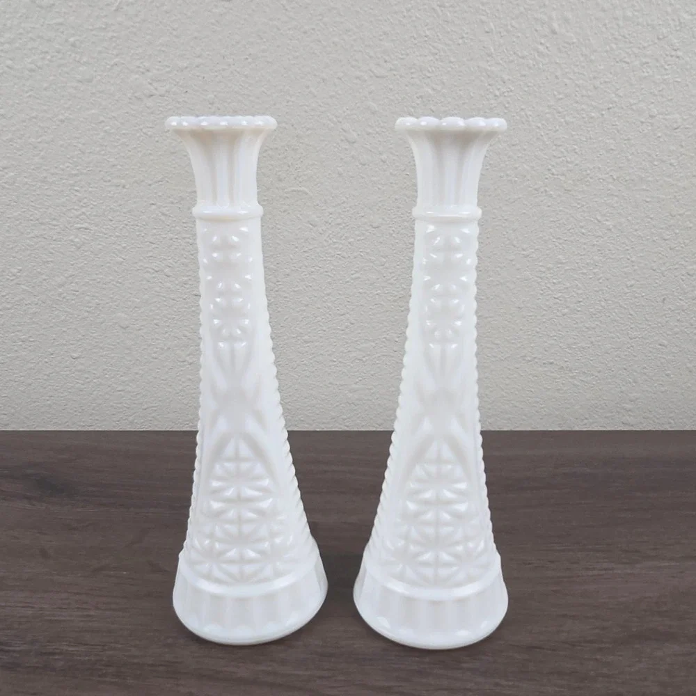 Set of 2 Vintage Anchor Hocking Milk Glass Bud Vases 9